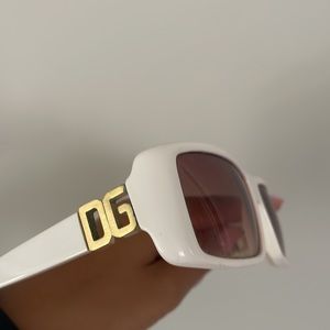 VINTAGE AUTHENTIC D&G DOLCE & GABANA SUNGLASSES WHITE